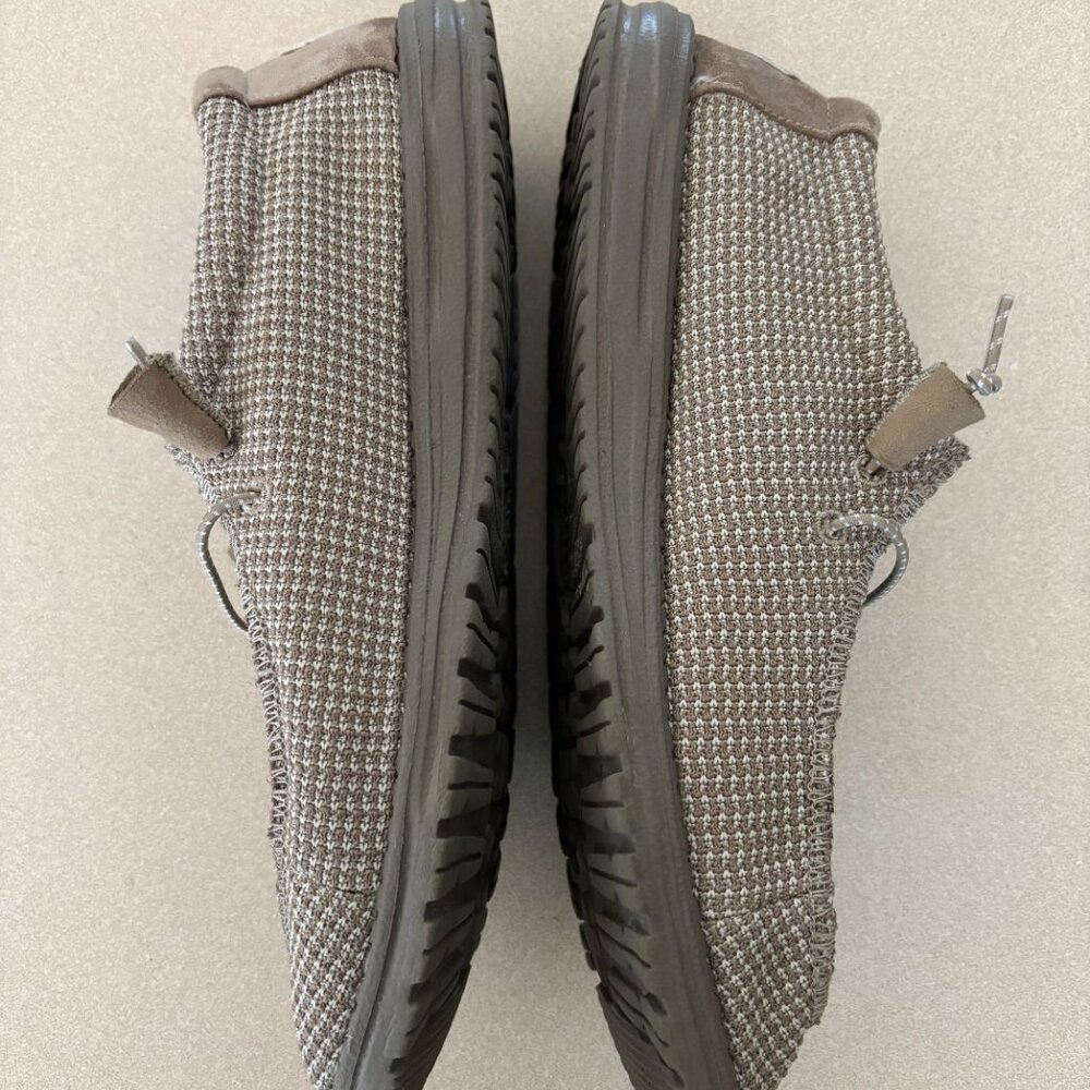 Men's Size 10 Hey Dudes - Picture 4 of 4